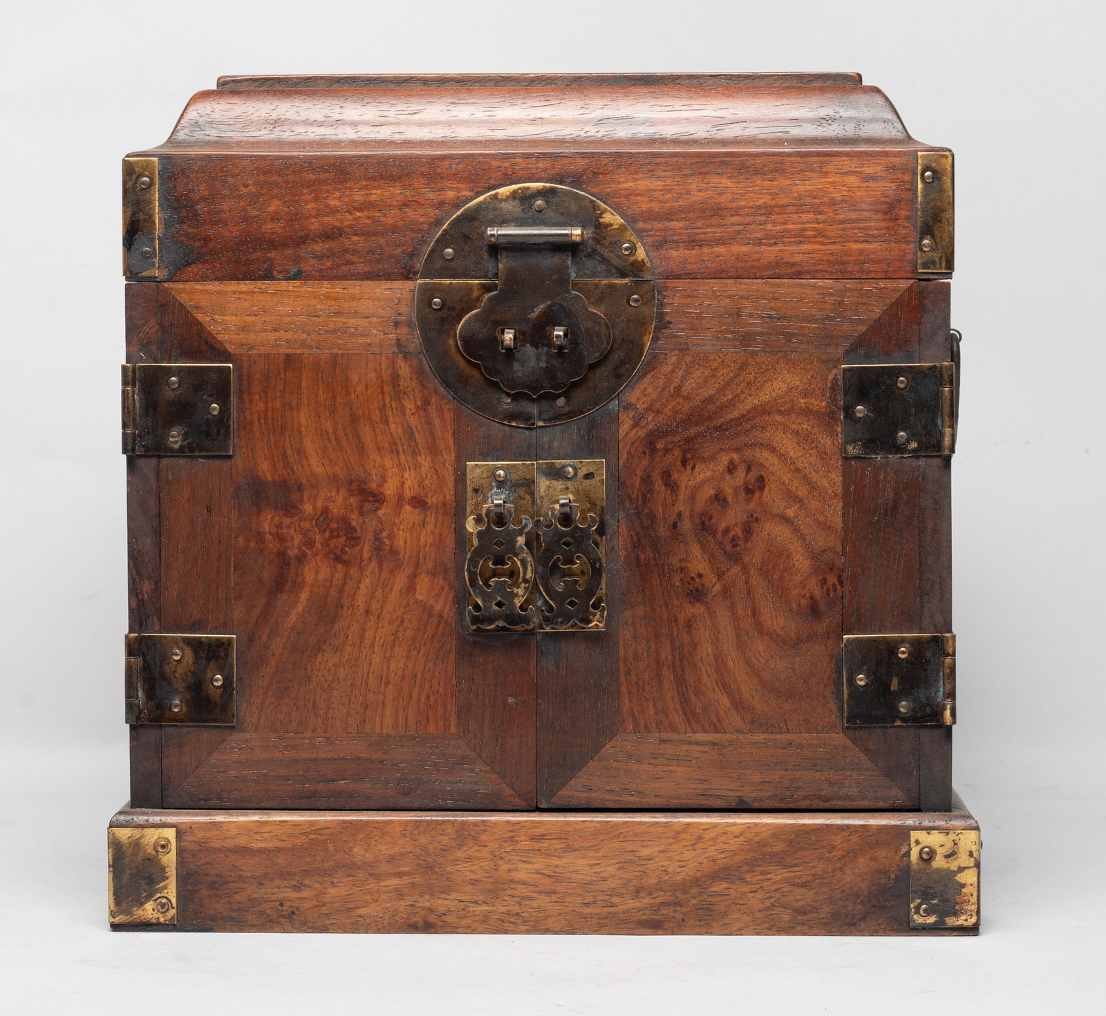 Estate Chinese Export Hard Wood Box: Collectible Chinese hard wood box. Approx. 9.8*9.8*7.1 inch. The Estate of The Store Closed Sale, Palm Springs, CA, 2025.