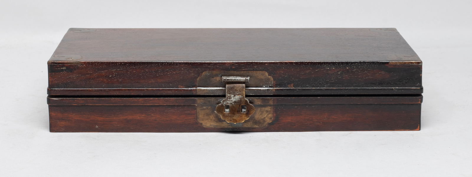 Estate Chinese Export Jewelry Collected Box: Collectible Chinese export wood jewelry box. Approx. 11.6*6.1*2.2 inch. The Estate of the Store Closed Sale, Los Angeles. 2022.