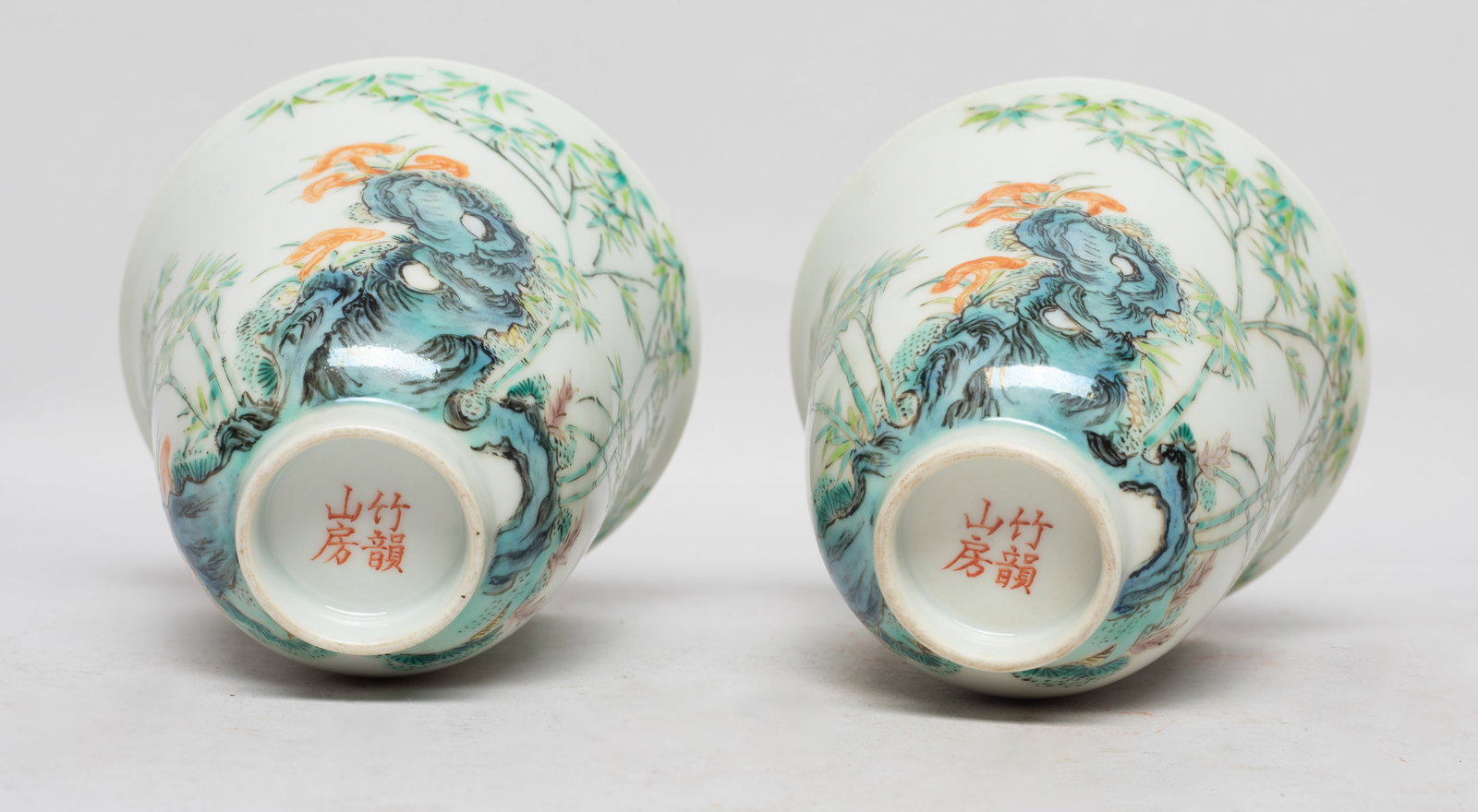 Two Chinese Export Porcelain Tall Cups - 4