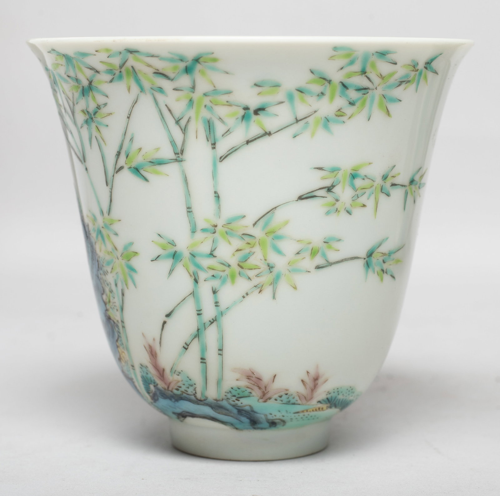 Two Chinese Export Porcelain Tall Cups - 5