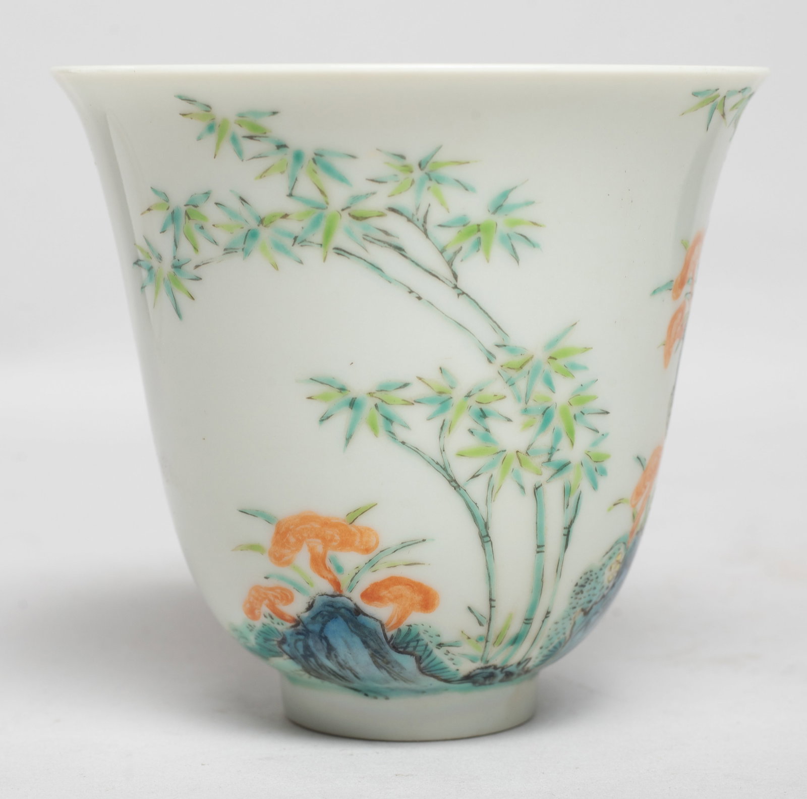 Two Chinese Export Porcelain Tall Cups - 6