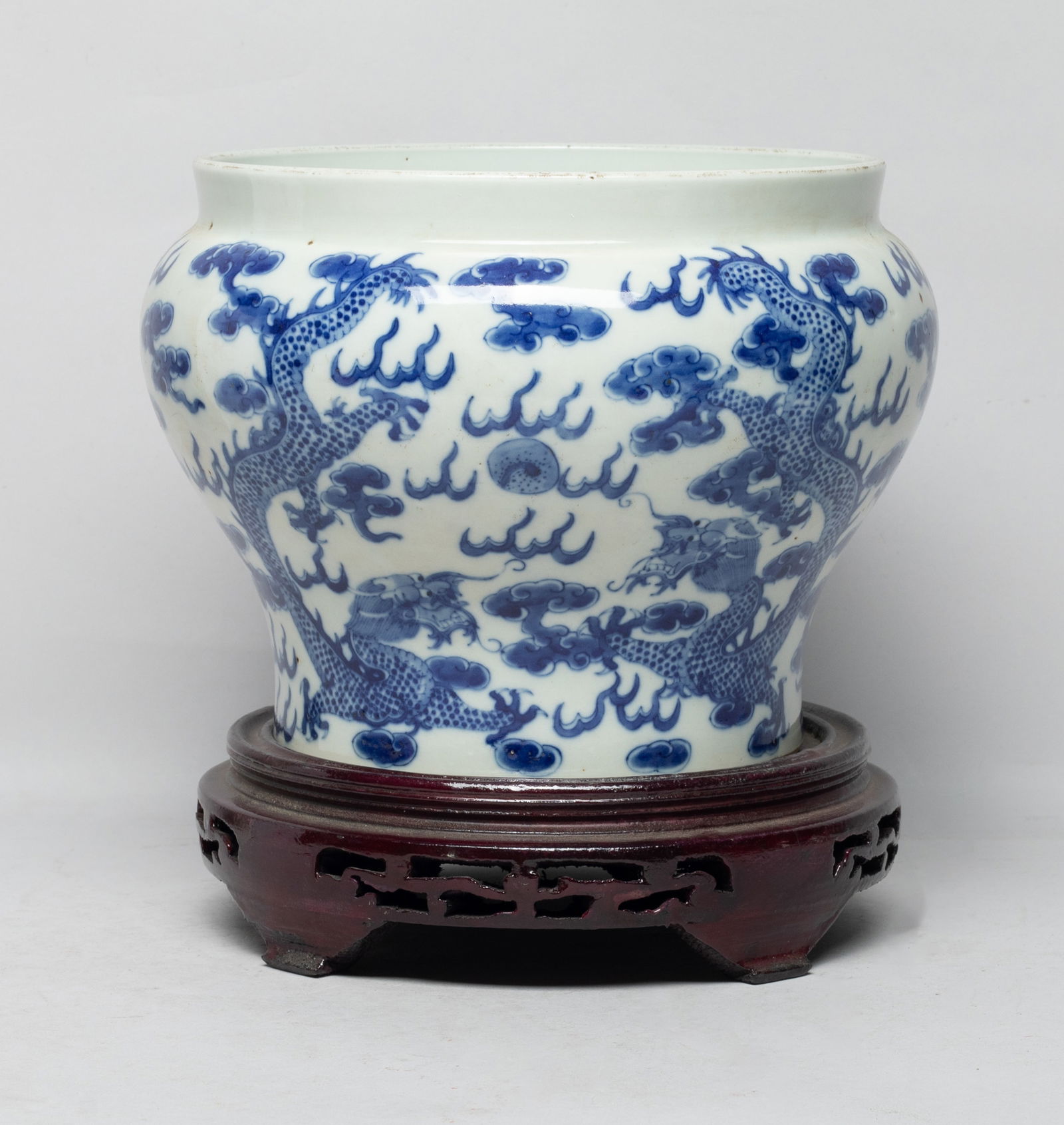 Estate Chinese Export Porcelain Pot: Of tapered form, the exterior painted with four-clawed dragons pursuing flaming pearls amidst flames and clouds, with a wood stand. Approx. 8.2*6.4 inch (w/o stand). The Estate of Downtown Los Angeles