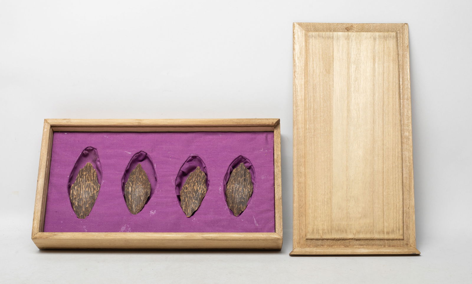Four Chinese Export Agarwood Nuggets: Set of four Chinese agarwood nuggets, with box. Approx. 76 gram (total wood weight), 3.1*1.5*0.7 inch (largest).