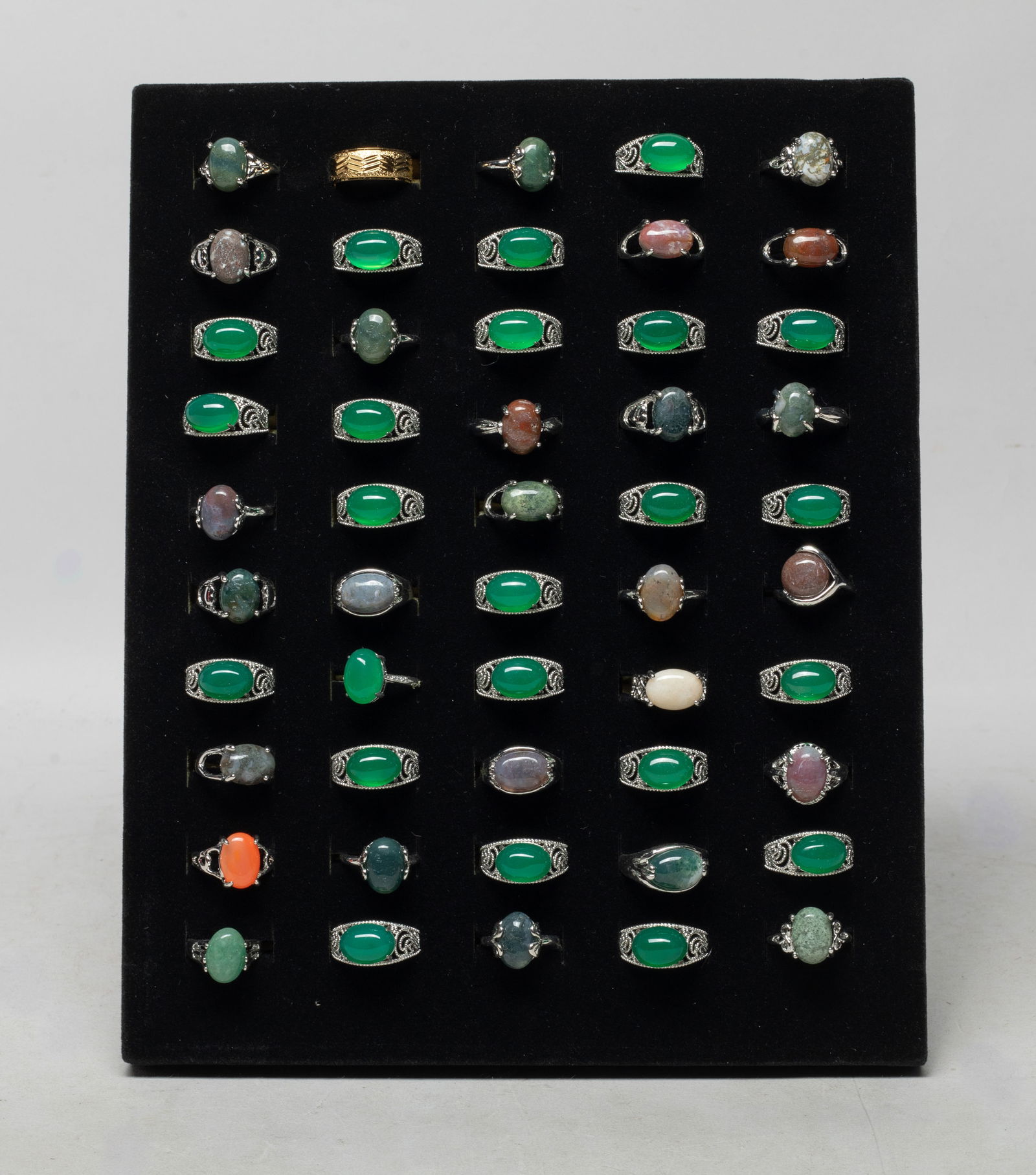 Set Collectible Chinese Export Rings: Large set of Chinese export rings, with display tray. Size varies.