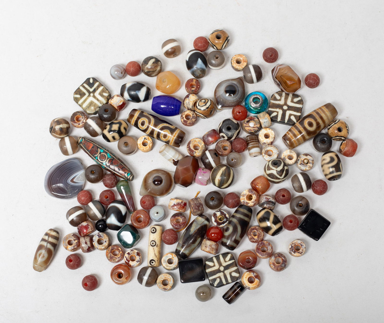 Large Set Mixed Chinese Export Beads: Large set of mixed Chinese beads. Size varies.