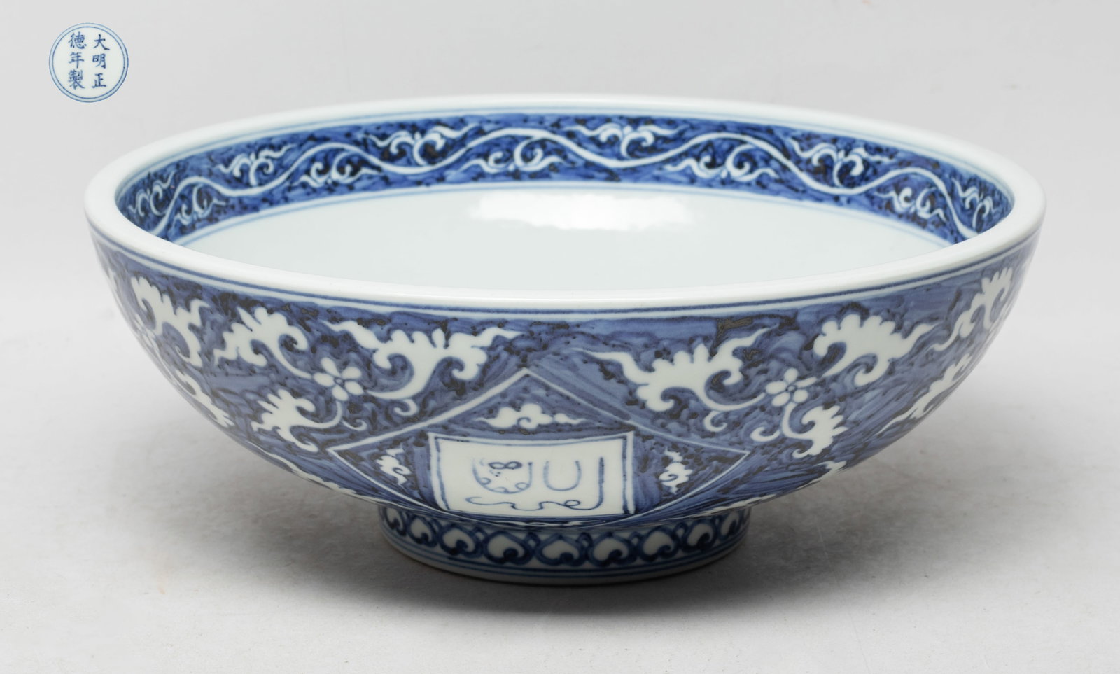 Estate Chinese Export Large Porcelain Bowl (1 of 11)