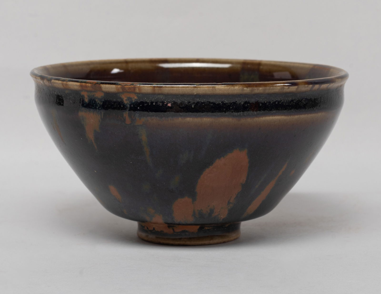 Chinese Jian Ware Porcelain Tea Bowl: The bowl inside and out covered in rich black glaze suffused with brown streaks. Approx. 4.3*2.3 inch.