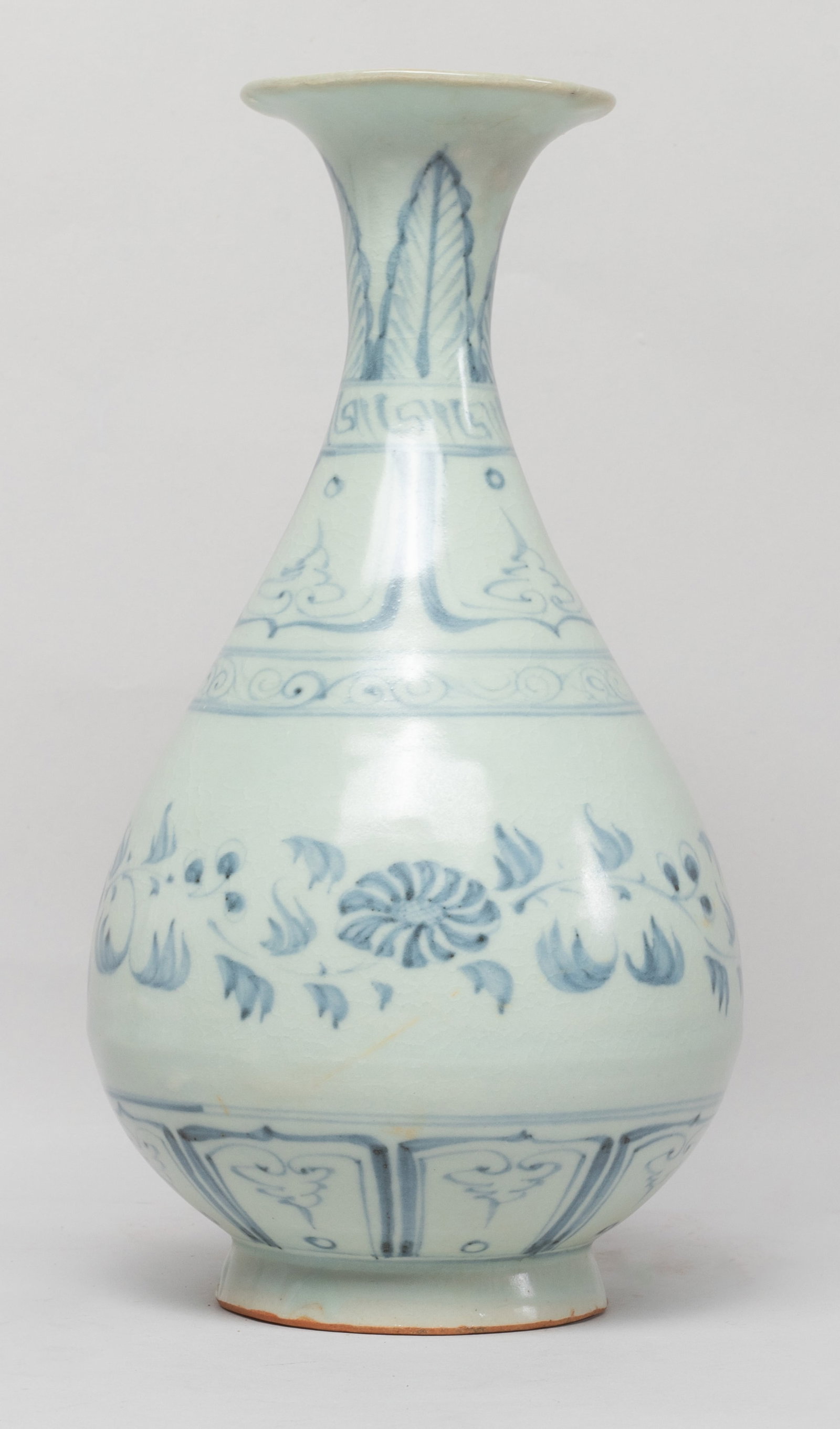 Chinese Shipwreck Type Blue & White Porcelain Vase: Of pear shape rising from a splayed foot to a waisted neck and a flared rim, the exterior painted with meandering floral sprays, under bands of leaves and petals, above a band of petals. Approx. 8.8*4