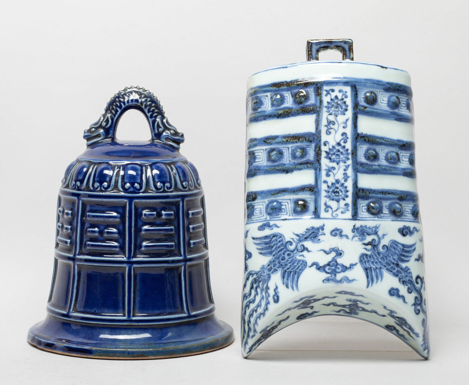 Two Chinese Export Porcelain Bells (1 of 12)