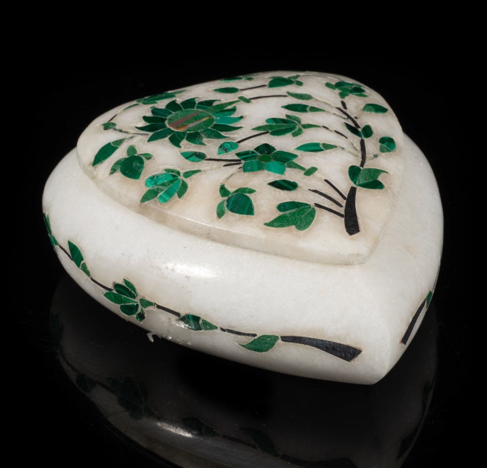 Vintage Marble Inlaid Malachite Trinket Box: White marble trinket box of heart shape, inlaid with malachite and carved as flowers. Approx. 3.8*3.3*1.4 inch.