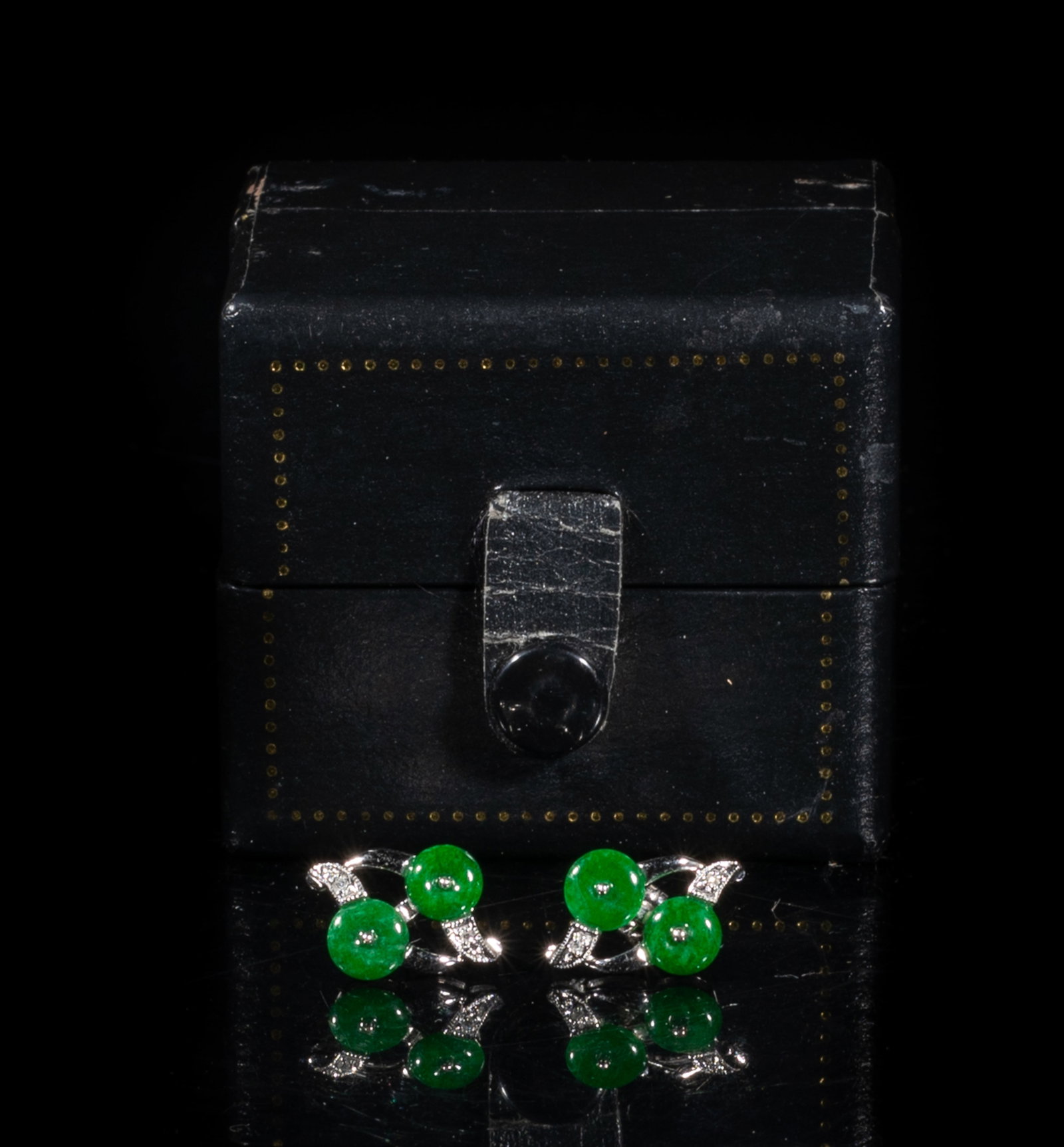 Marked G18K Chinese Jade Earrings (1 of 9)