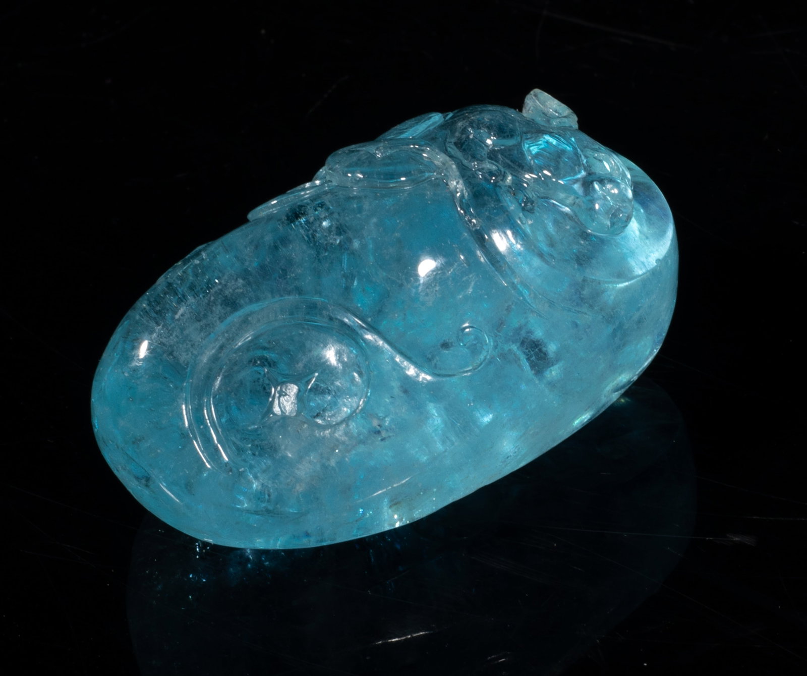 High Quality Chinese Clear Aquamarine Pendant: Collectible high quality aquamarine pebble carved with a rabbit over a string of coins on one side, and lingzhi and leaves on the reverse. Approx. 2*1.23*1.05 inch, 57 gram.