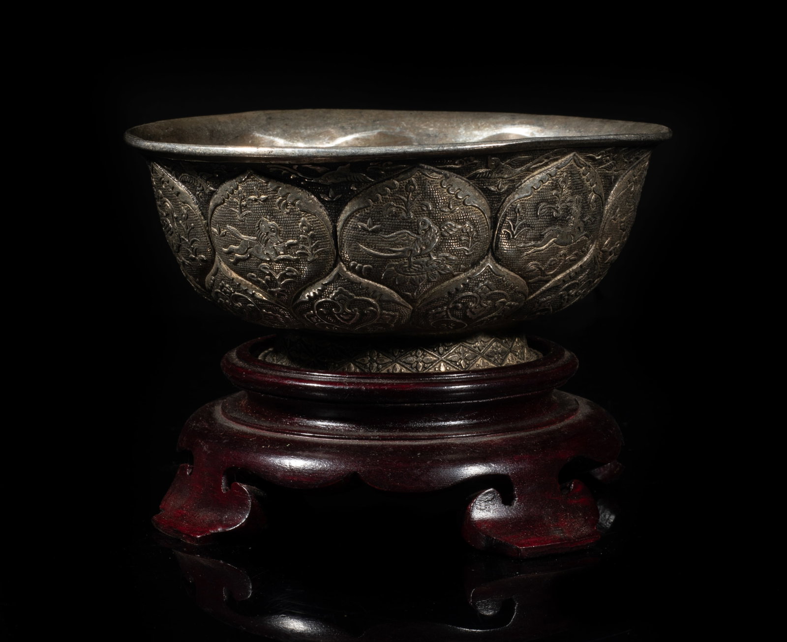 Estate Chinese Export Bowl w/ Wood Base (1 of 11)