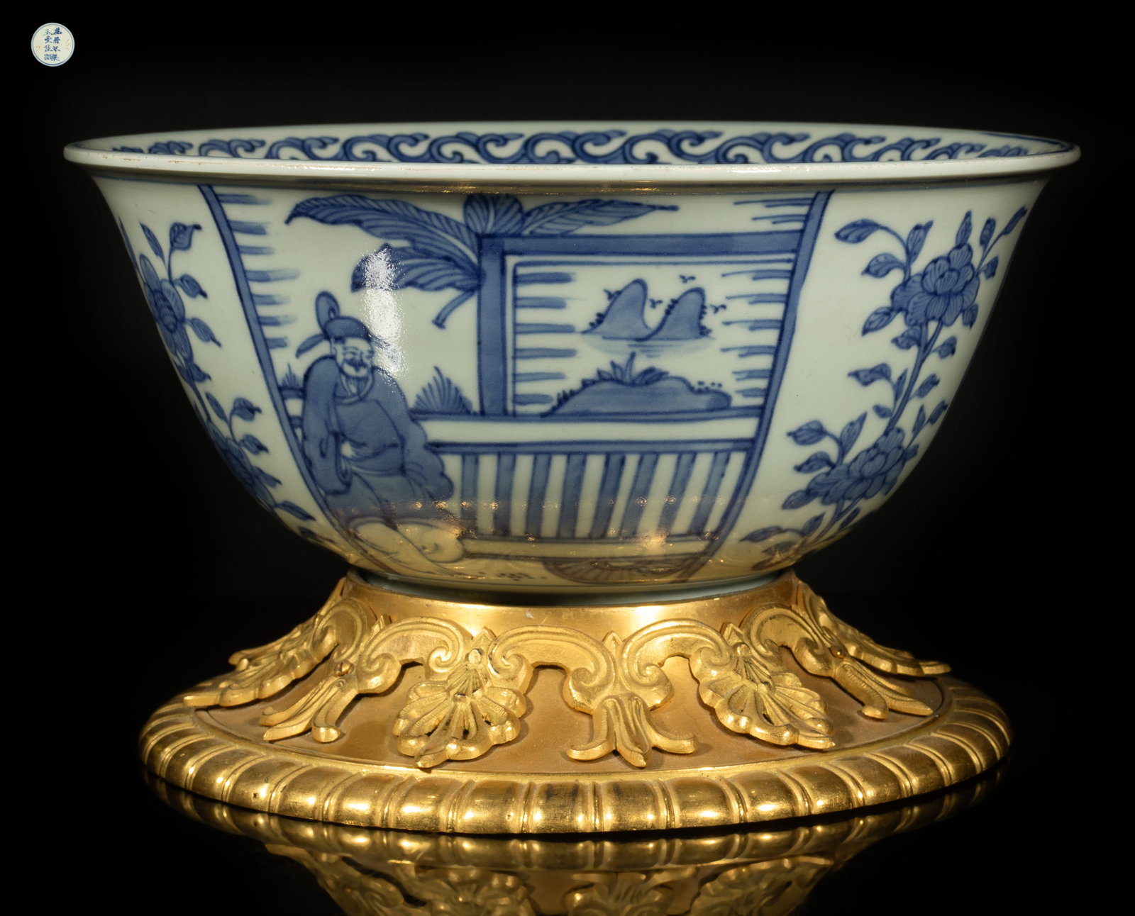 Large Chinese Export Porcelain Central Bowl (1 of 11)