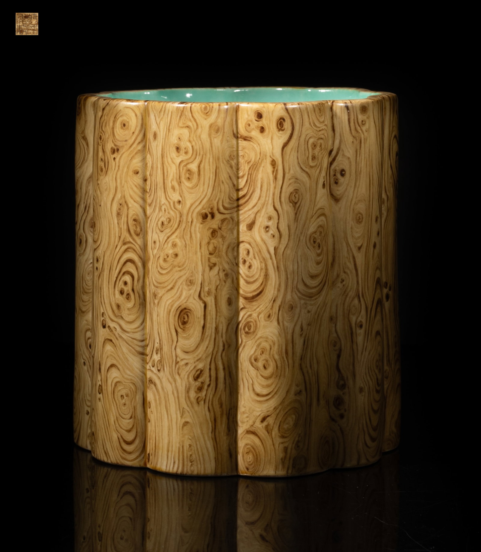 Estate Chinese Export Porcelain Brush Pot: Of lobed cylindrical form, the exterior and bottom decorated with wood grain motif, the interior turquoise glazed, the bottom with a four-character mark. Approx. 4.87*4.52*5.2 inch.