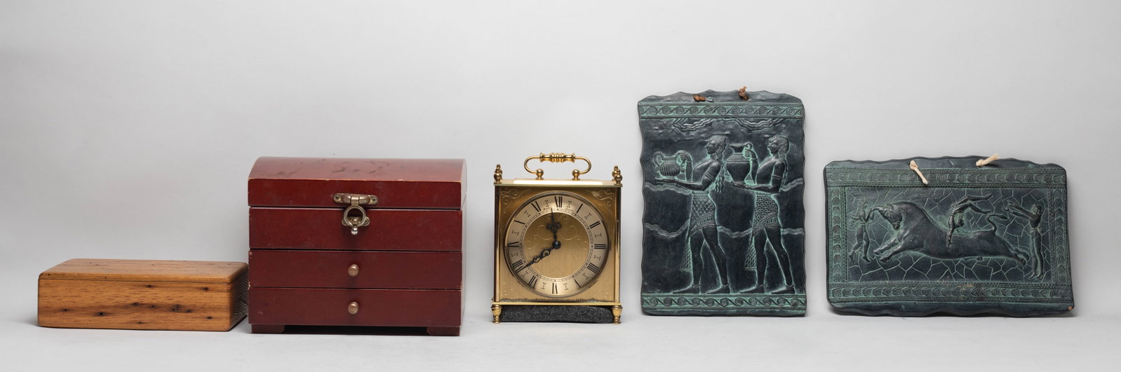 Set Vintage Boxes, Clocks, Decors: Including a table clock, two vintage boxes, and two decors carved figures. Approx. 7.5*6*5.7 inch (larger box size).