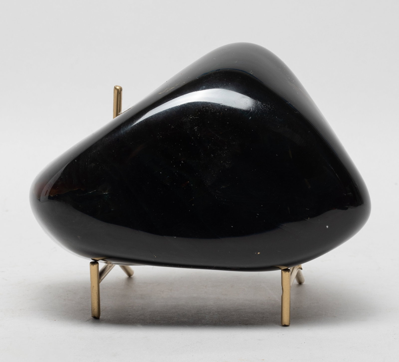 Collectible Root Amber Sculpture: Collectible root amber table sculpture, the surface finely smoothed and polished, with stand. Approx. 662 gram, 5.1*4*3.1 inch (w/o stand).