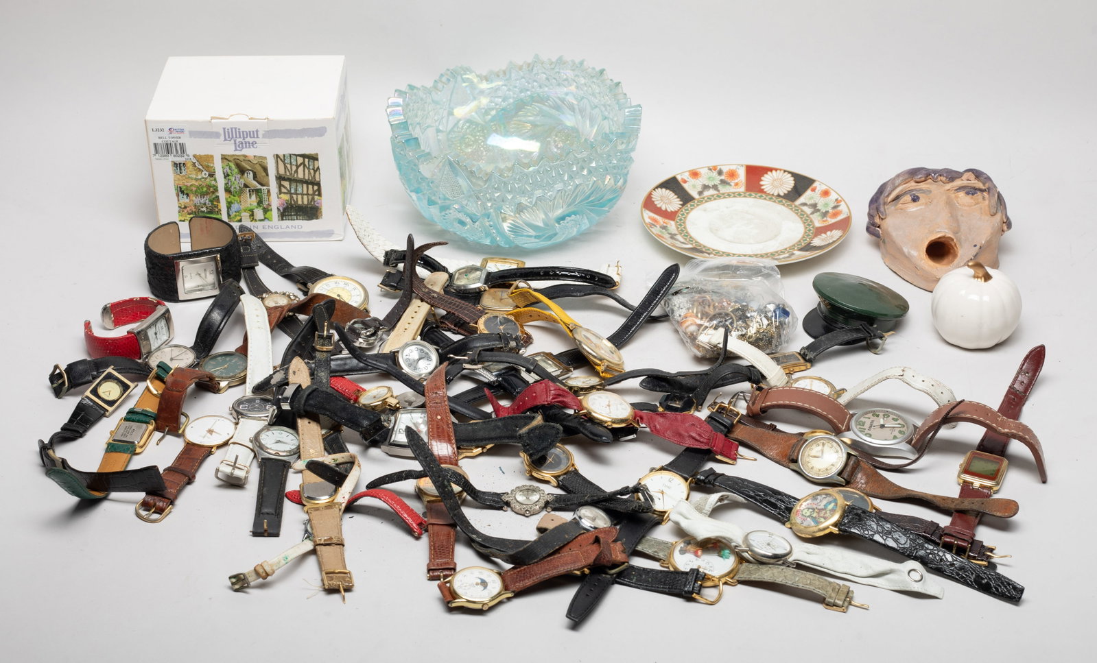 Collectible Vintage Watches, Decors: Large collection of vintage watched and decors. Size varies.