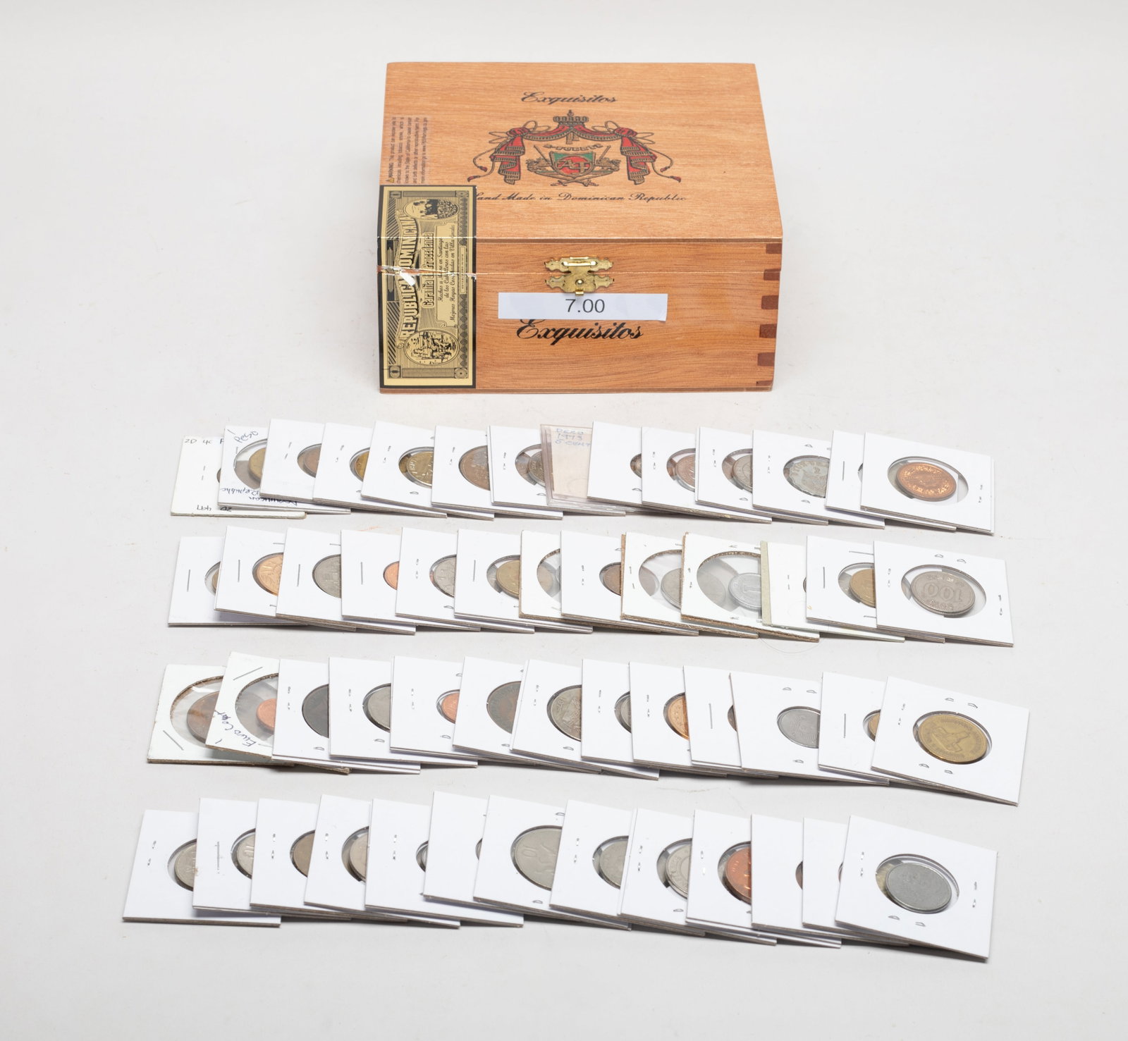 Set Vtg. World Coins Collection: Large collection of vintage worldwide coins, with box. Size varies.