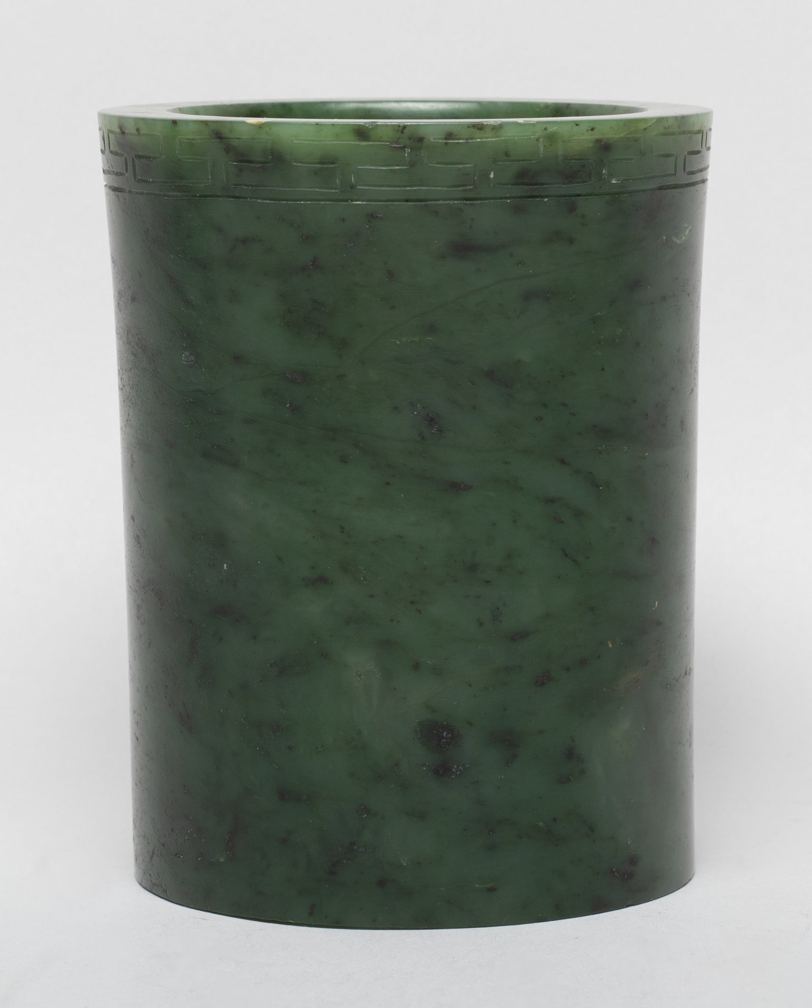 Chinese Spinach Jade Brush Pot: Collectible Chinese spinach jade brush pot, incised with a border of traditional motif around the rim. Approx. 3.9*3.1 inch.