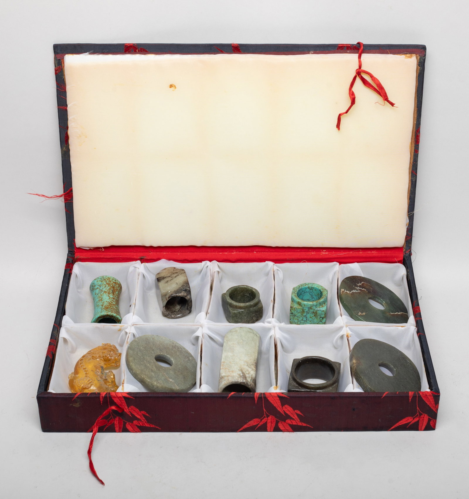 Box of Chinese Jade, Stone, Glass Collections: Including six jade / stone cong, three disc bi, and a glass beast sculpture, with box. Approx. 2.9*2.77 inch (bi size).