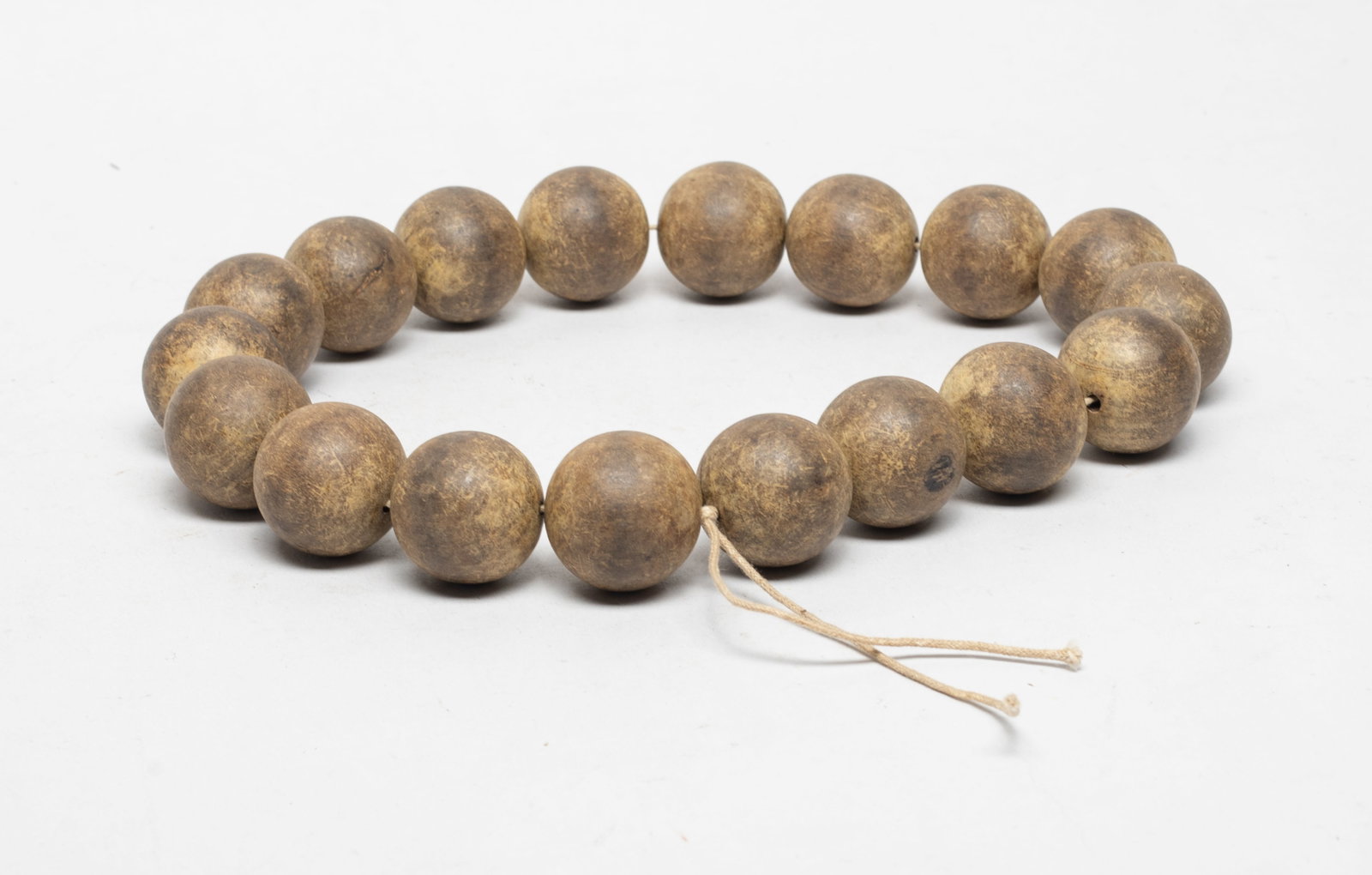 Estate Chinese Chunky Bead Wood Prayer Beads: A string of Chinese wood carved chunky prayer beads, slightly fragrant. Approx. 155 gram (total bead weight), 1.1 inch D (bead size).