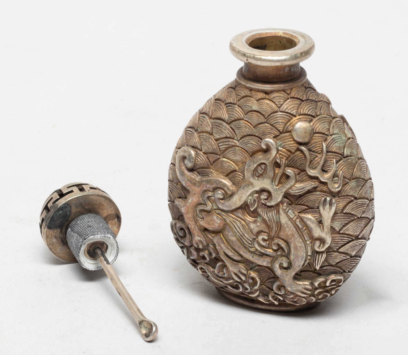 Two Chinese Export Snuff Bottles - 9