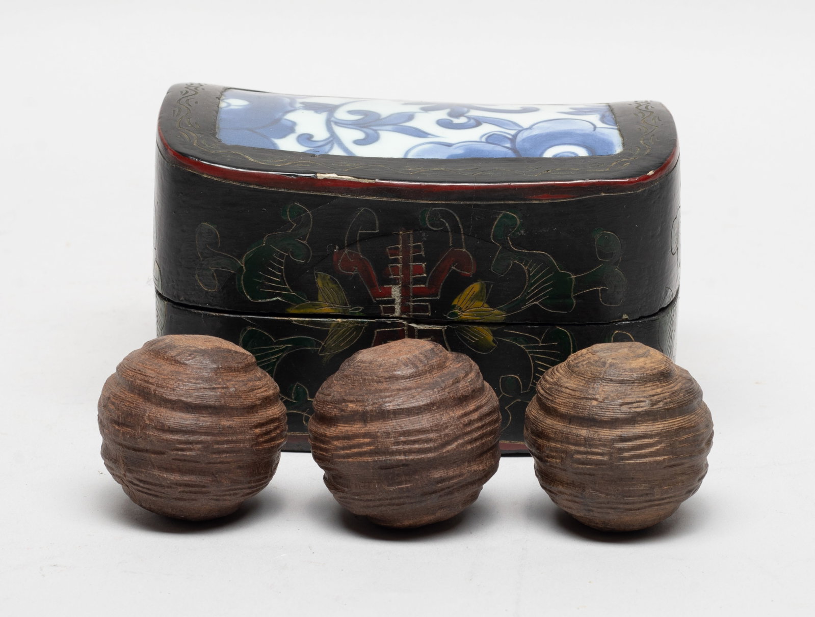 Box of Chinese Export Agarwood Balls: Set of three Chinese agarwood balls, with box inlaid with a blue and white porcelain panel on the top. Approx. 147 gram (total wood weight), 1.7 inch D (largest ball).