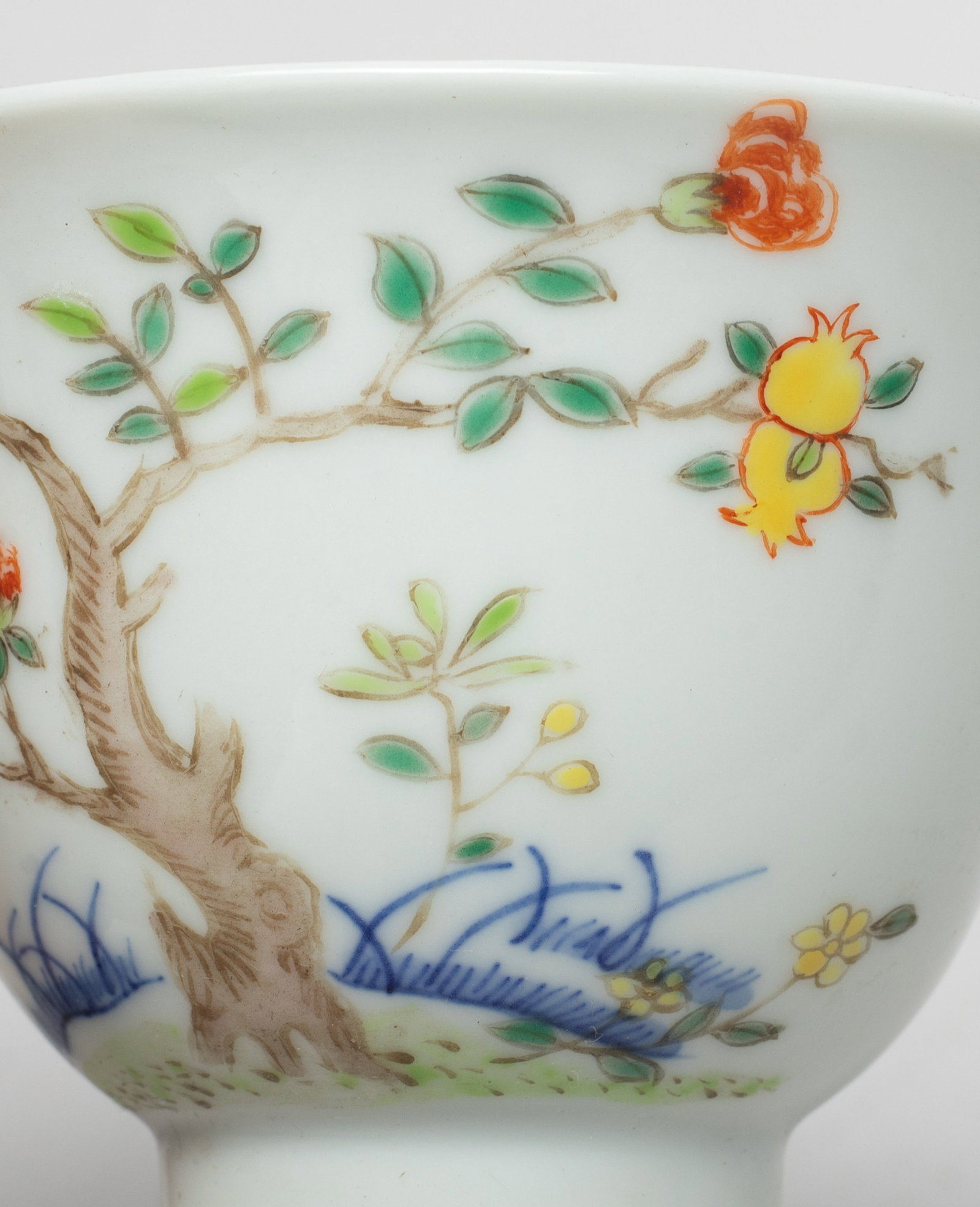 Two Chinese Export Porcelain Tea Cups - 13
