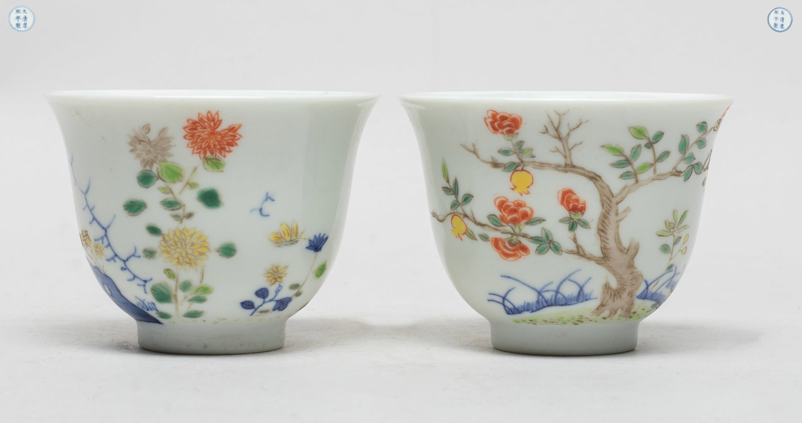 Two Chinese Export Porcelain Tea Cups: One cup exterior painted with a pomegranate tree, the other painted chrysanthemum, inscribed with related poems, the bottom marked with six characters enclosed in double circles. Approx. 3.2*2.4 inch