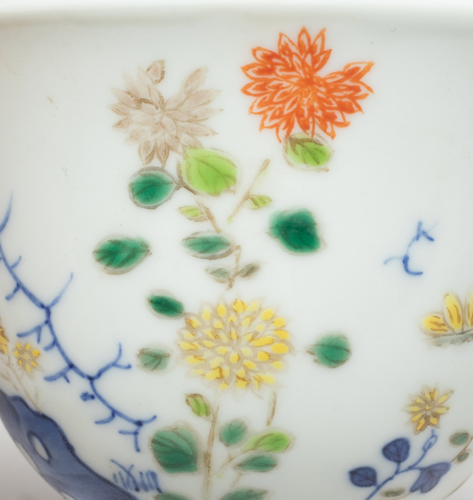 Two Chinese Export Porcelain Tea Cups - 6