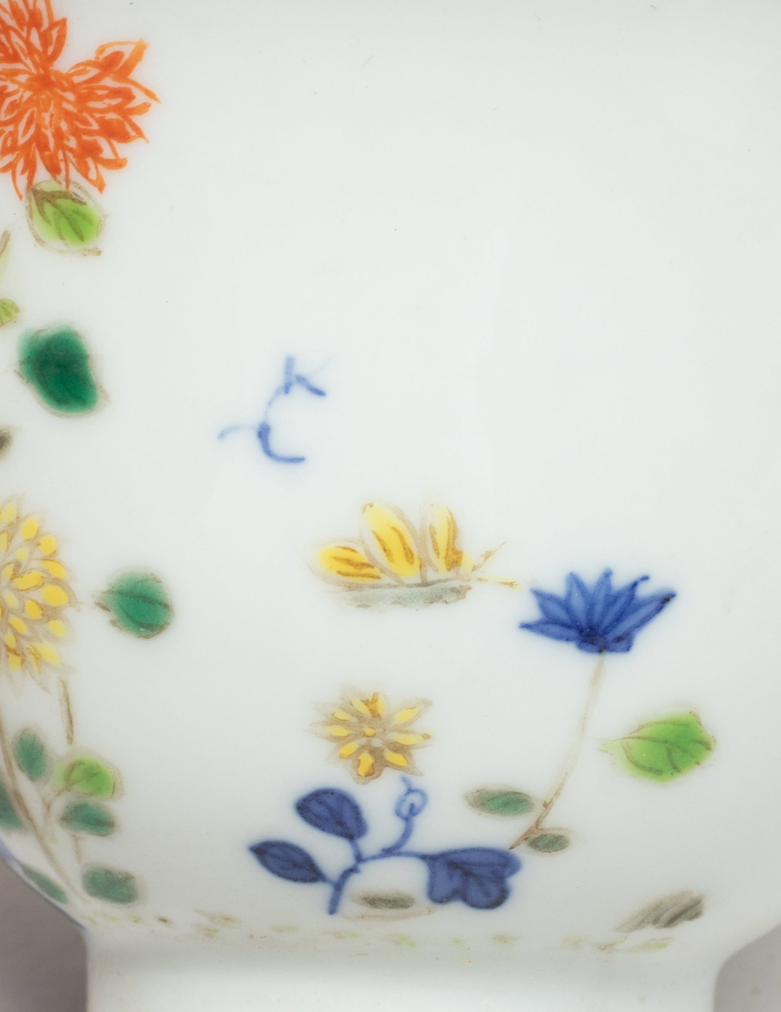 Two Chinese Export Porcelain Tea Cups - 7