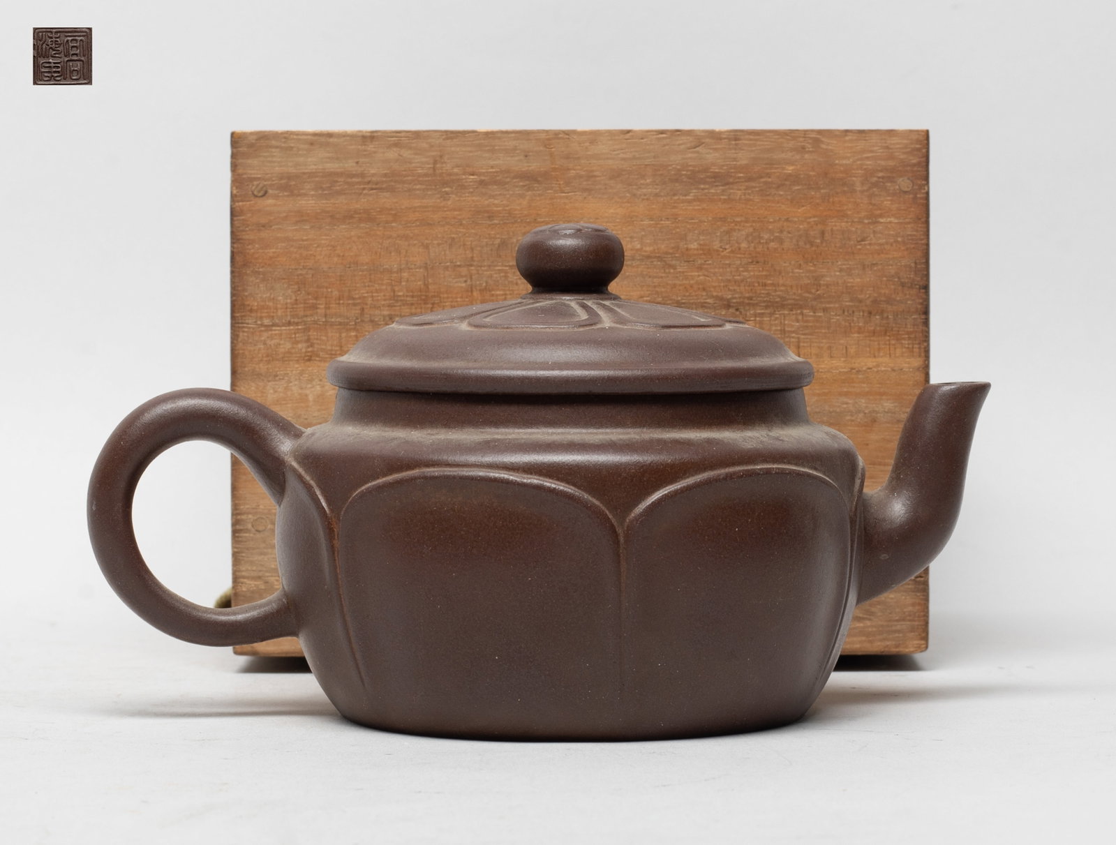 Chinese Export Yixing Zisha Tea Pot (1 of 8)