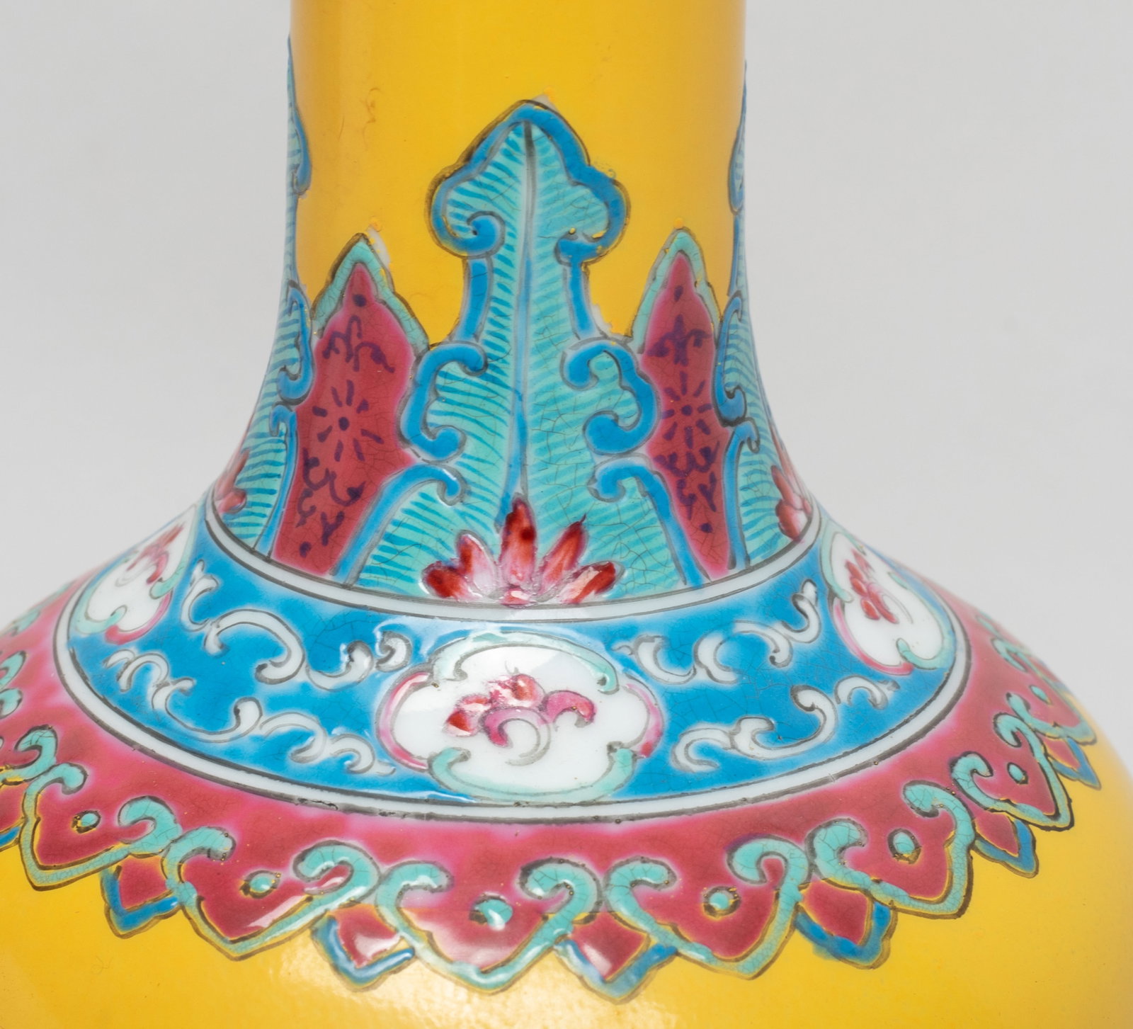 Chinese Export Porcelain Vase - 4