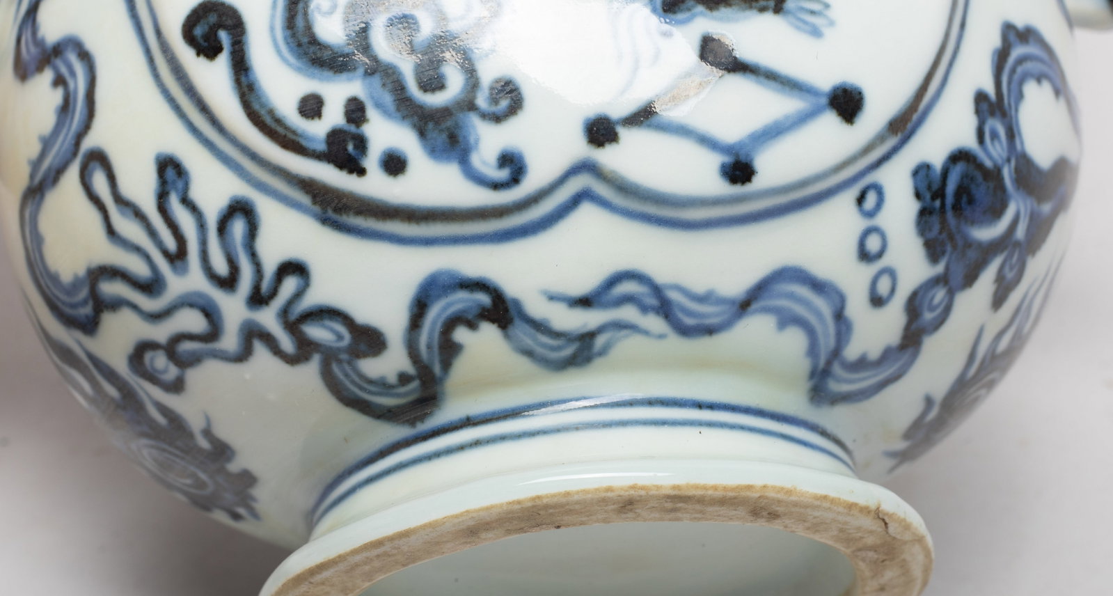 Large Chinese Export Porcelain Pot - 16
