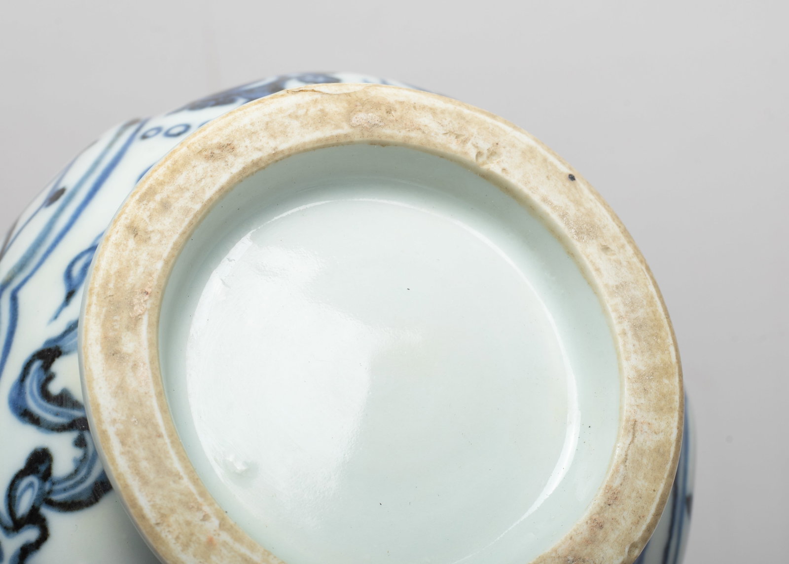 Large Chinese Export Porcelain Pot - 17