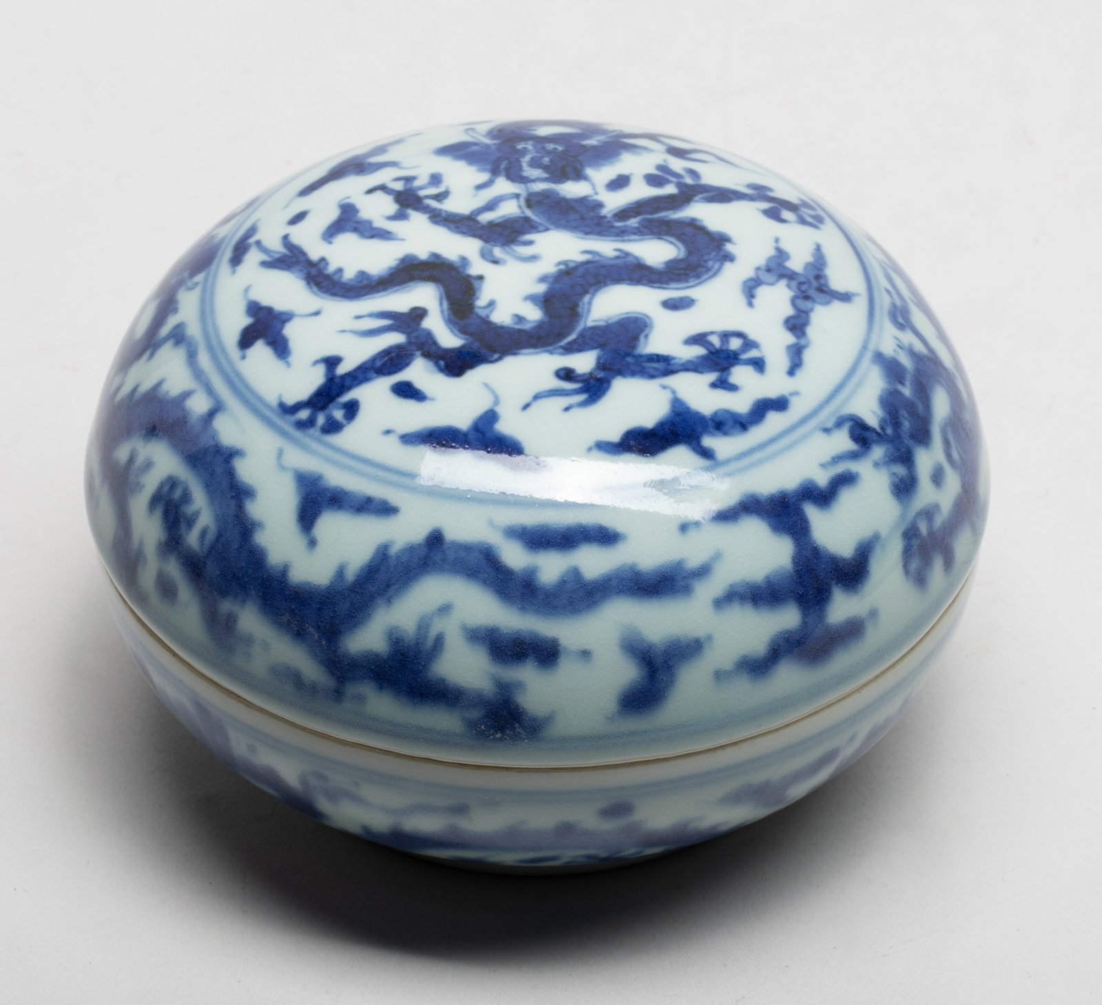 Estate Chinese Blue & White Porcelain Box: Of rounded form, the exterior painted with five-clawed dragons sinuous amidst clouds. Approx. 5.1*3.1 inch.