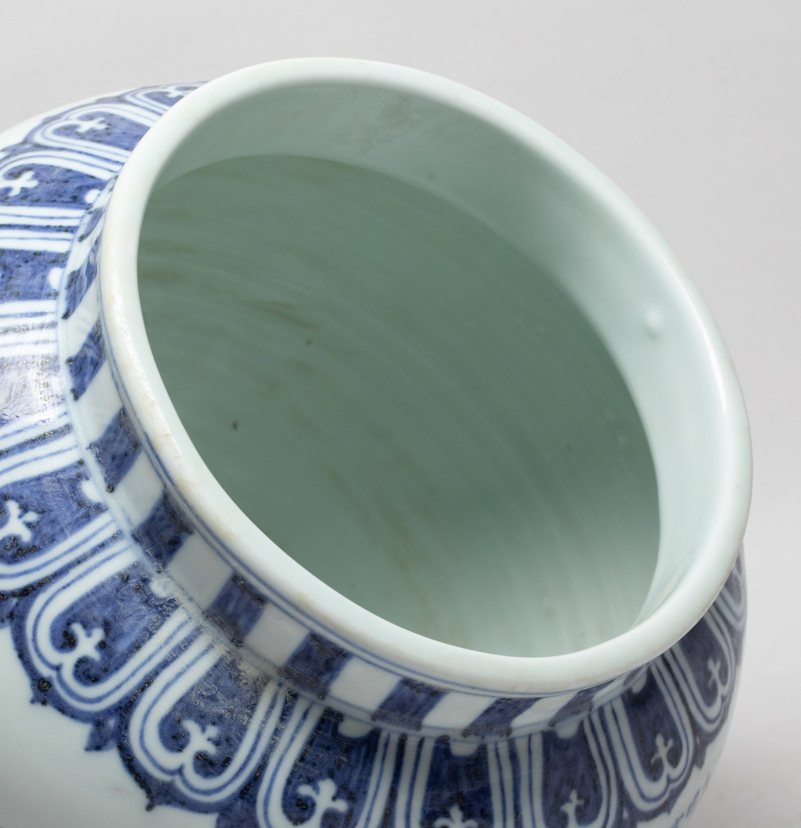 Large Chinese Export Porcelain Jar - 3