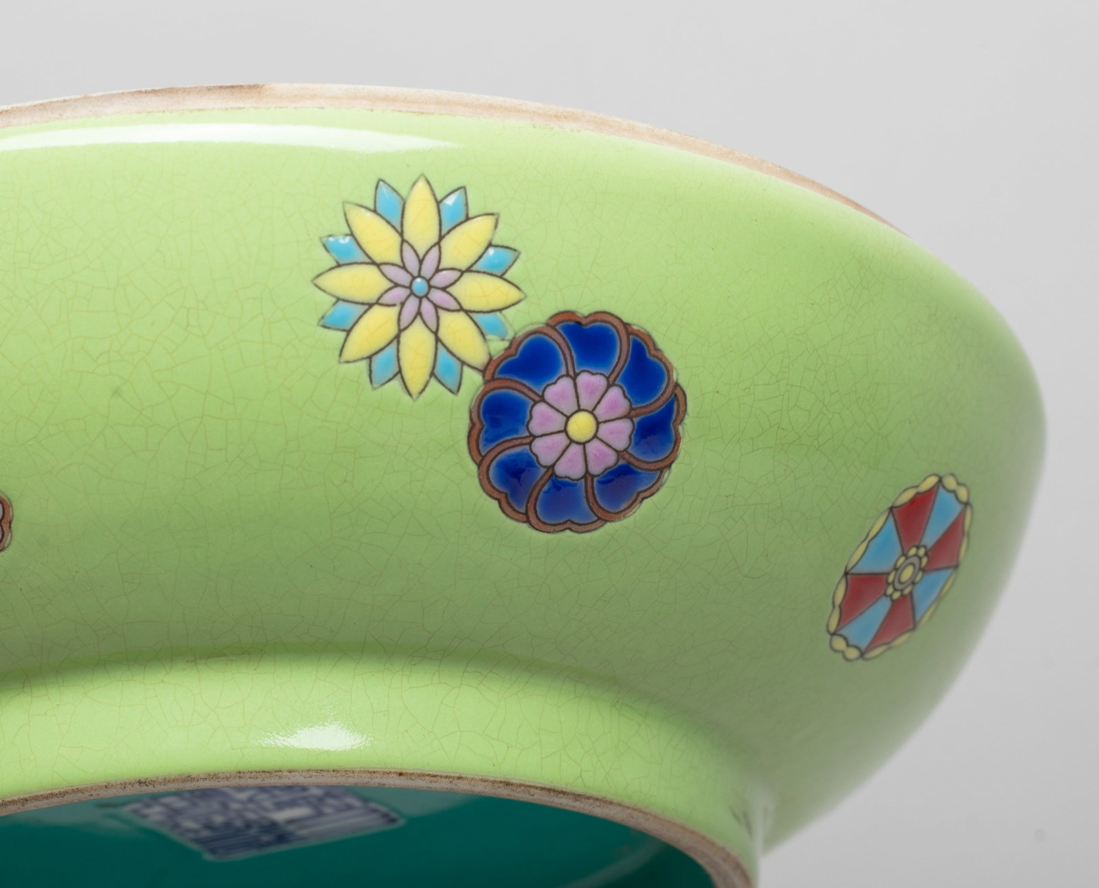 Chinese Export Porcelain Covered Box - 11