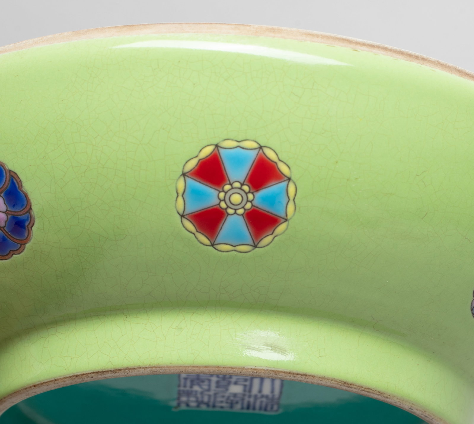 Chinese Export Porcelain Covered Box - 12