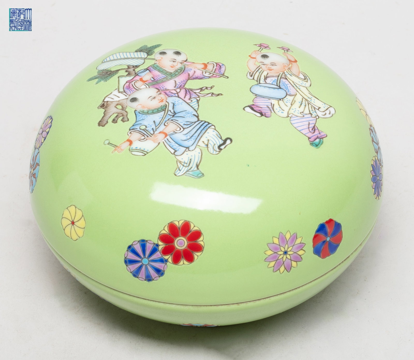 Chinese Export Porcelain Covered Box: The box exterior painted with three boys playing games together on apple green glazed body, decorated with stylized flowers, the box interior and the bottom turquoise glazed, the bottom with a six-cha