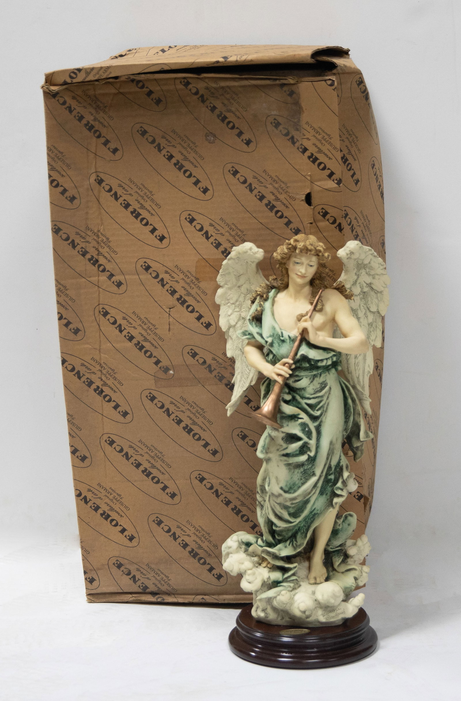 Giuseppe Armani Figurine 1032C Raphael: Collectible vintage Italian Florence by Giuseppe Armani sculpture of beautiful female holding an instrument, with box. Approx. 17*6.2 inch (w/o box).