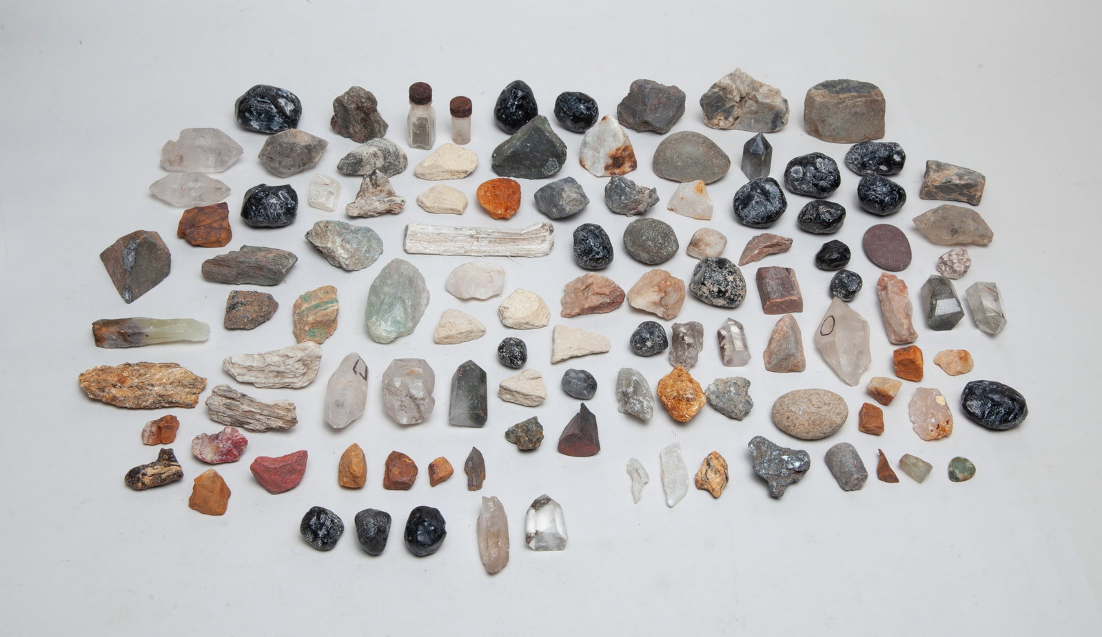 Large Set Vintage Gemstone Collections: Large set of gemstone pieces. Size varies.