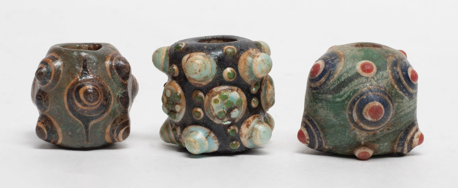 Set Chinese Dragon-fly Eye Beads: Set of three Chinese dragonfly eye glass beads. Approx. 1.1*0.96 inch (largest).