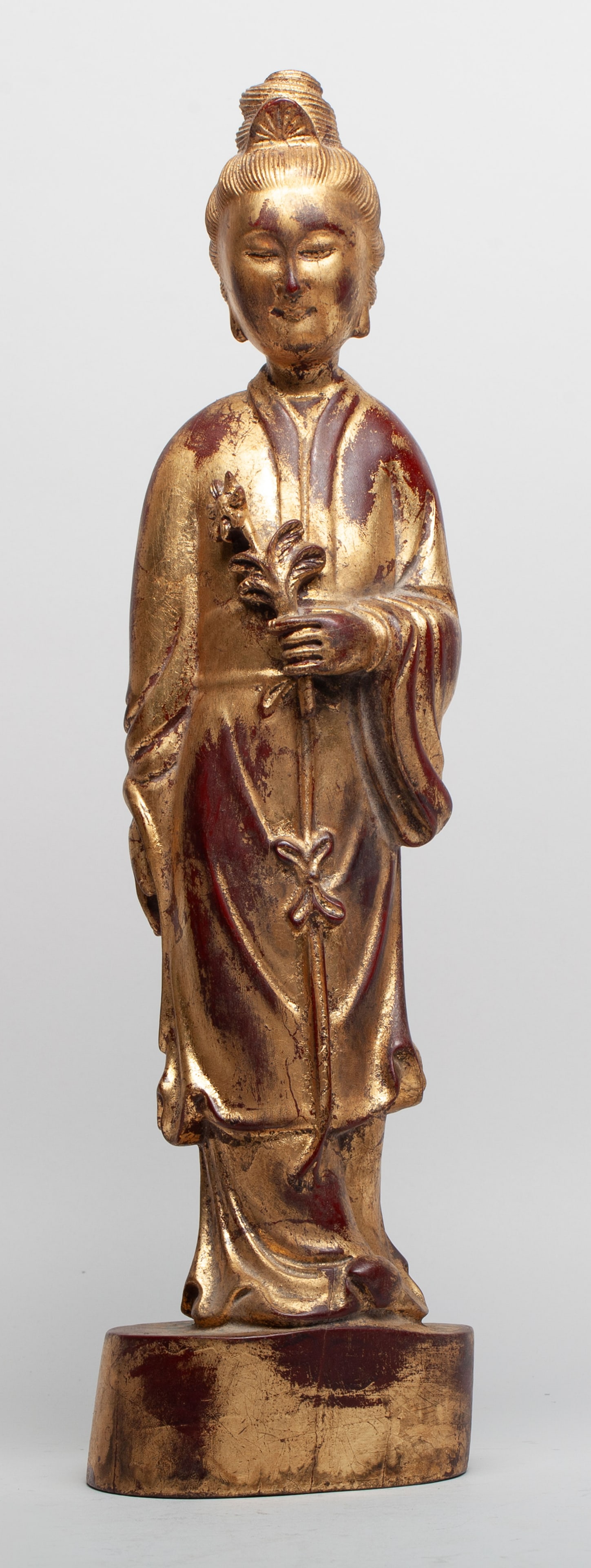 Rare Chinese Ming Type Gilt Wood Kuanyin: Collectible Chinese gilt wood carved Kuanyin sculpture, wearing a long flowing robe, her left hand holding flower. Approx. 15.8*4.3*3.4 inch.
