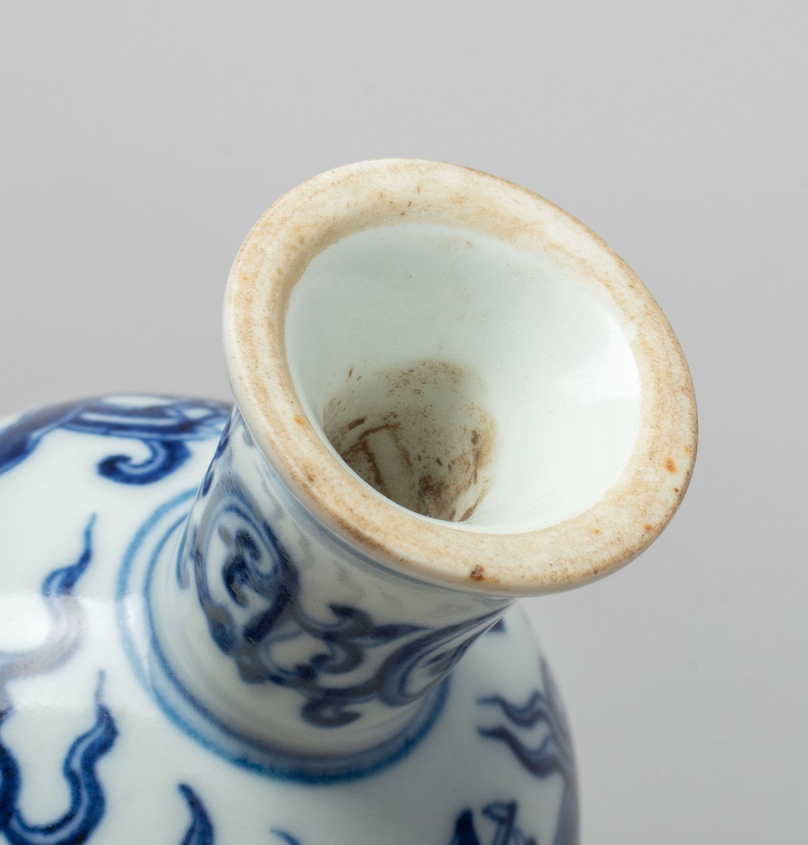 Two Chinese Export Porcelain Cups - 10