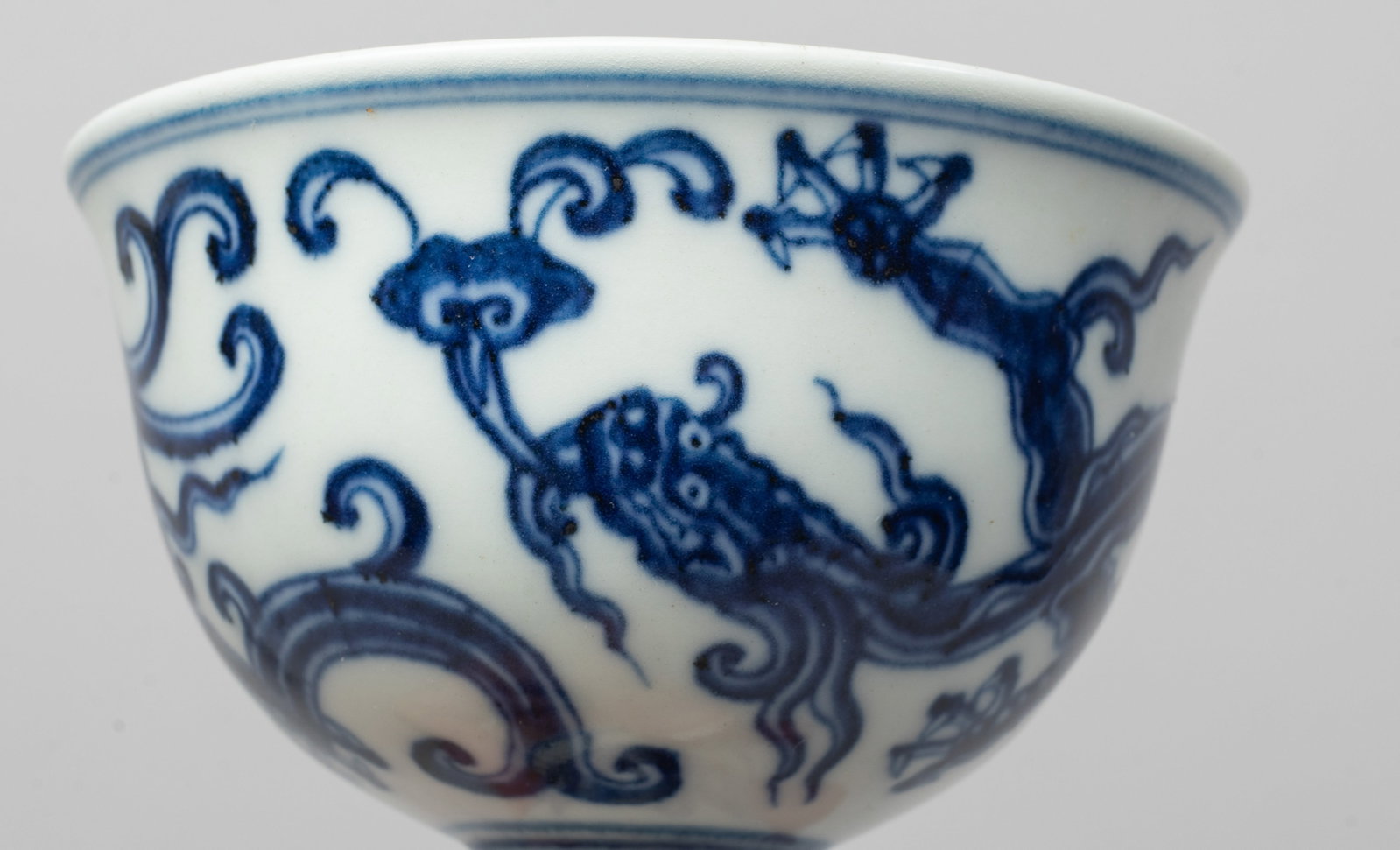 Two Chinese Export Porcelain Cups - 8