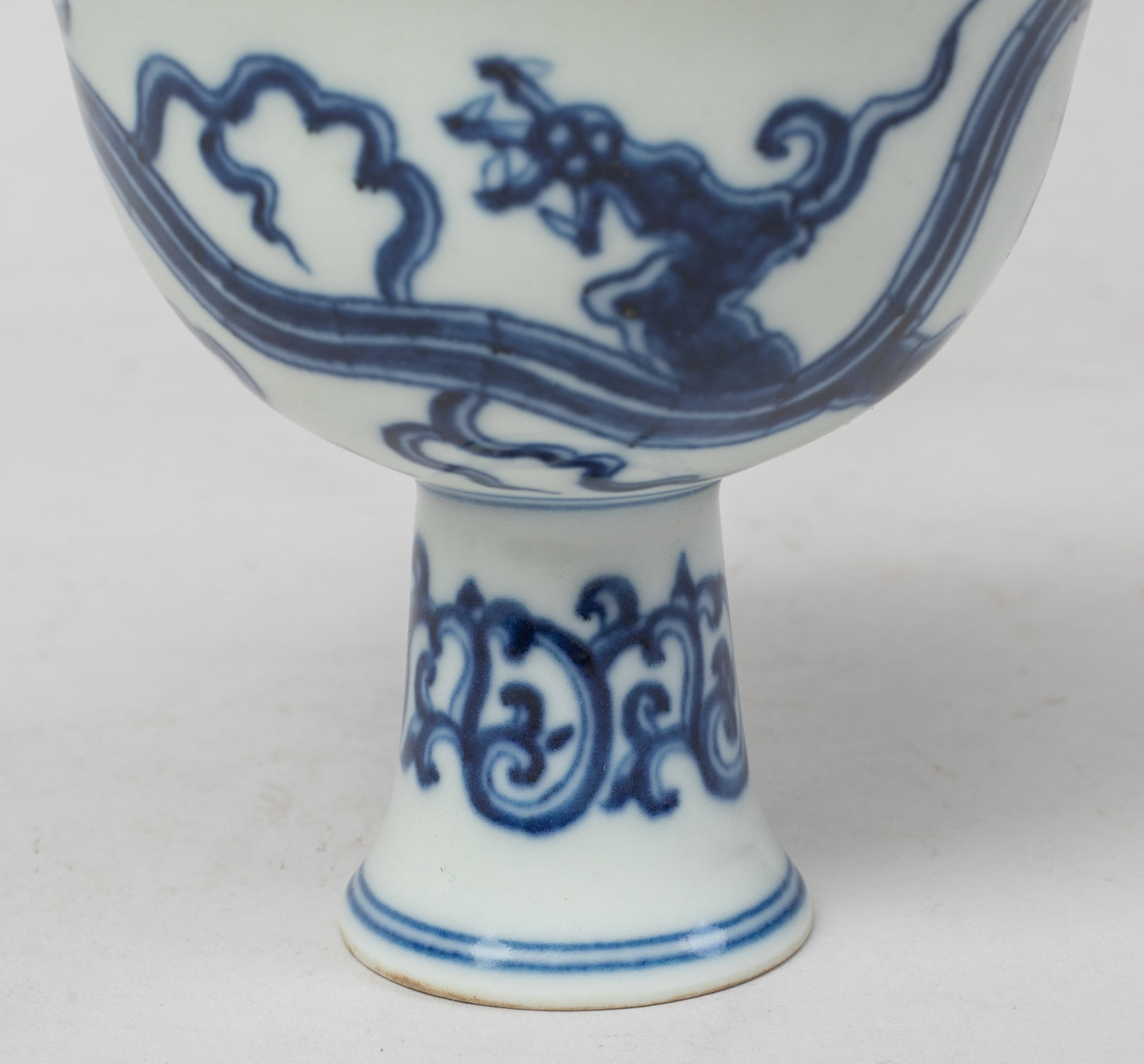 Two Chinese Export Porcelain Cups - 9
