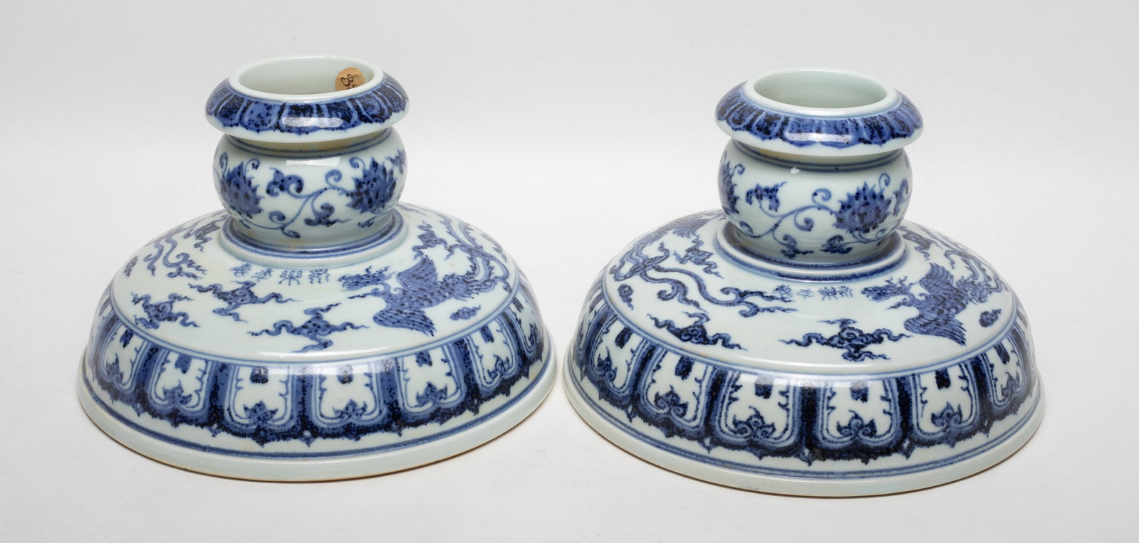 Two Large Chinese Export Porcelain Candlesticks (1 of 12)