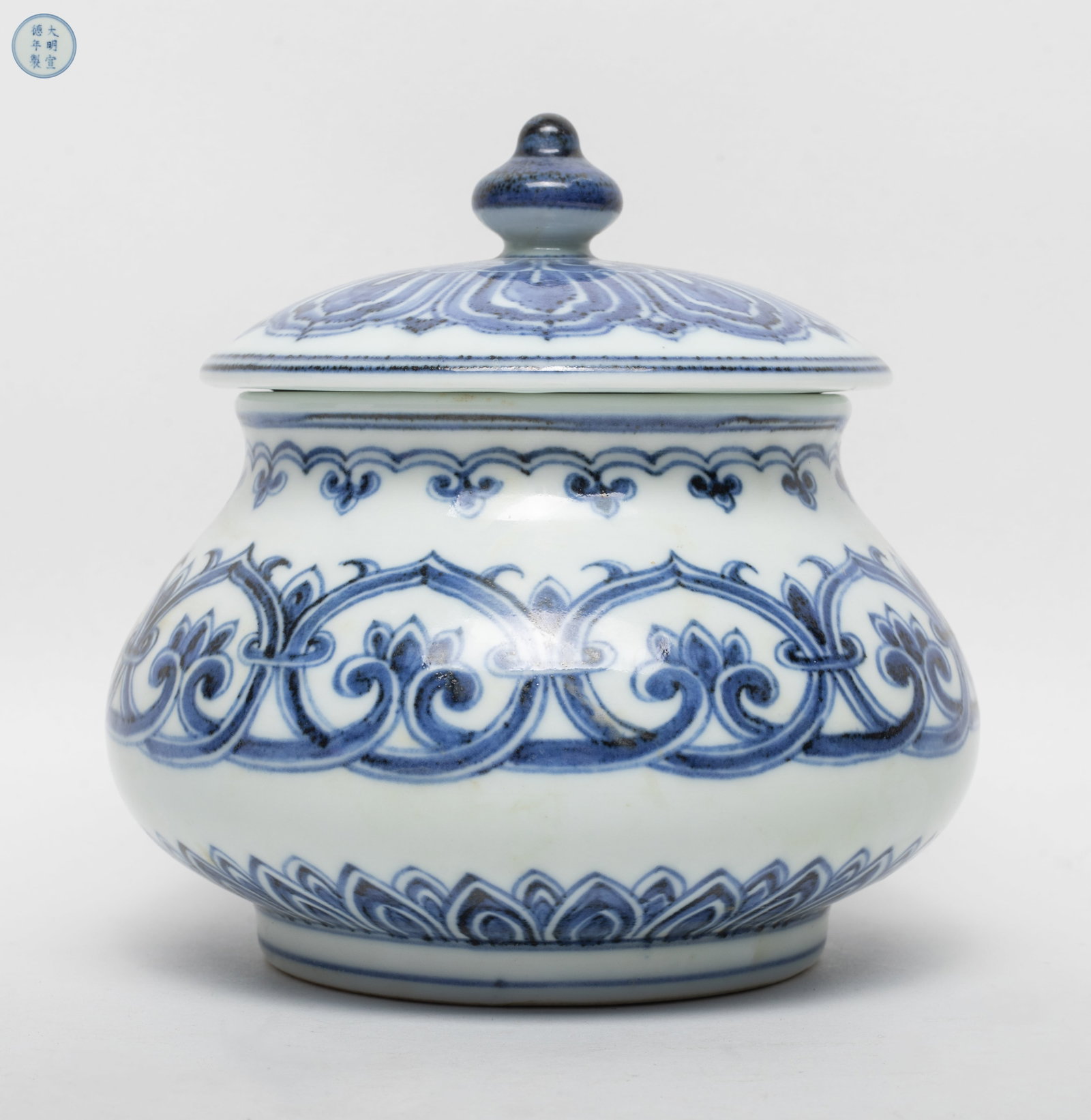 Chinese Export Porcelain Covered Pot (1 of 13)